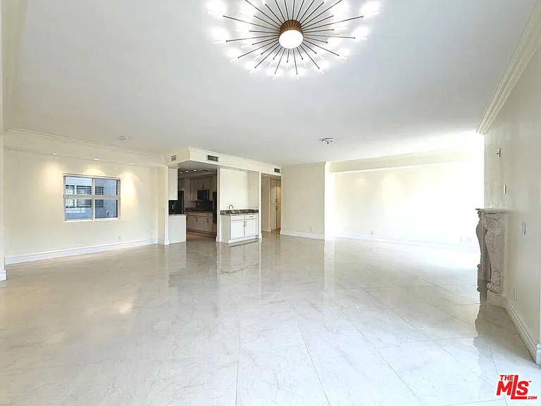 121 S Palm Dr #404A — Photo 14