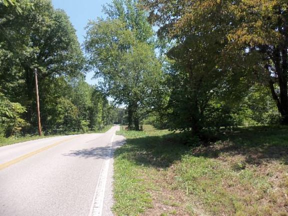 4th image of 28 Shepardsville Hwy