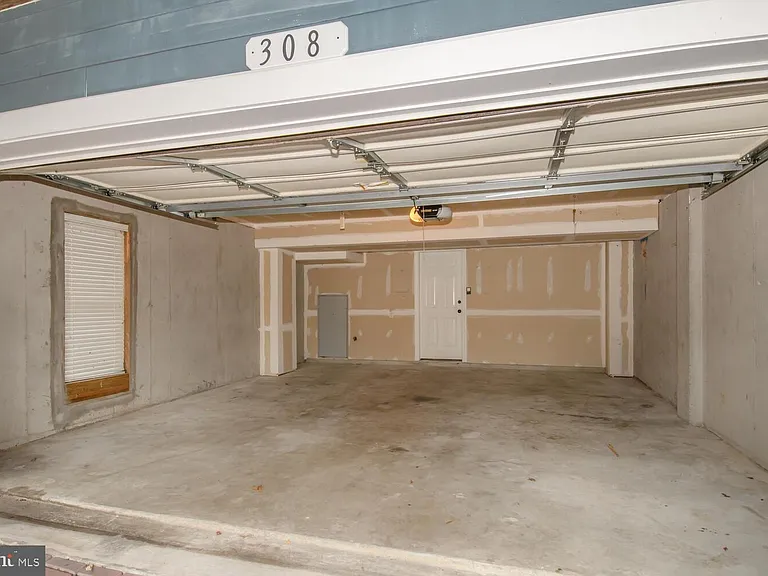 300 Dixon St #308 — Photo 31