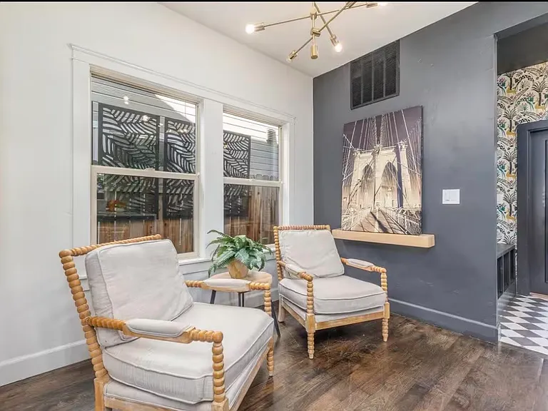 1222 E Franklin St — Photo 13