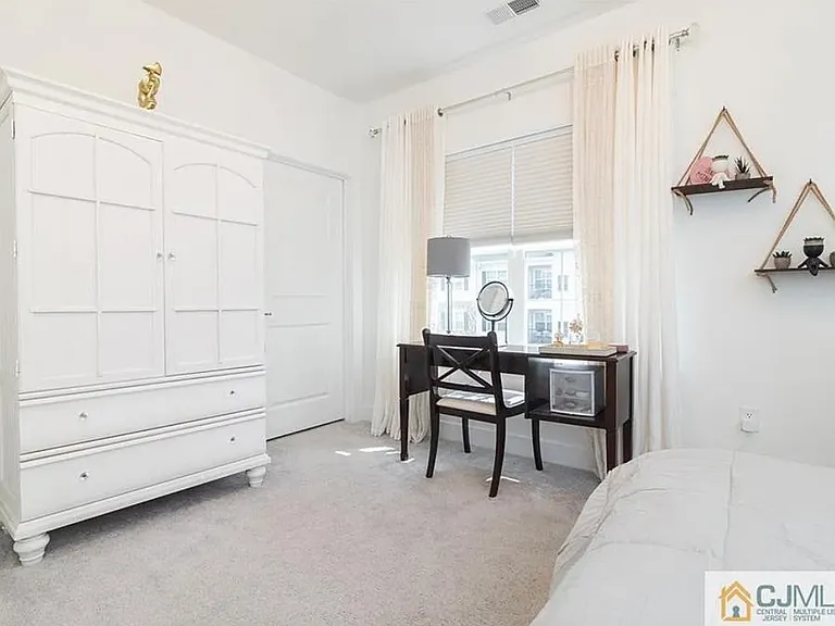 726 Stiller Ln #726 — Photo 3