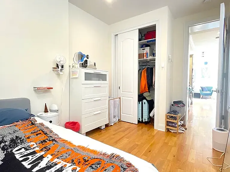 411 E 6th St #1B — Photo 3