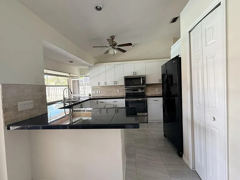 790 SE Ablett Ln — Photo 9