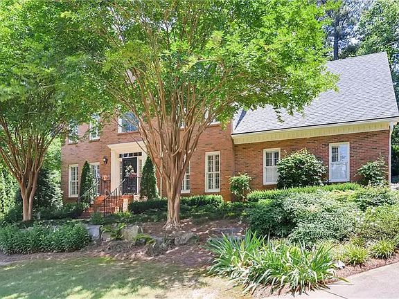 2nd image of 2185 Dunwoody Heritage Dr