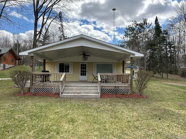 929 Kaypat Dr, Hope, MI 48628