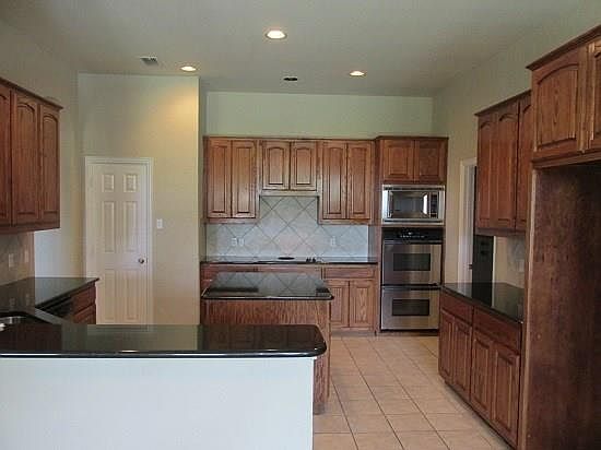 3rd image of 204 Misty Glen Ln