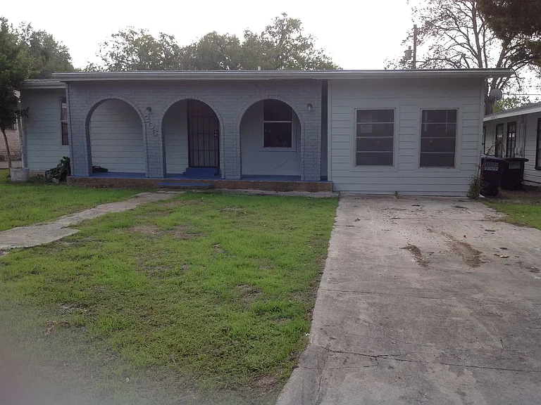 206 Hub Ave — Photo 1