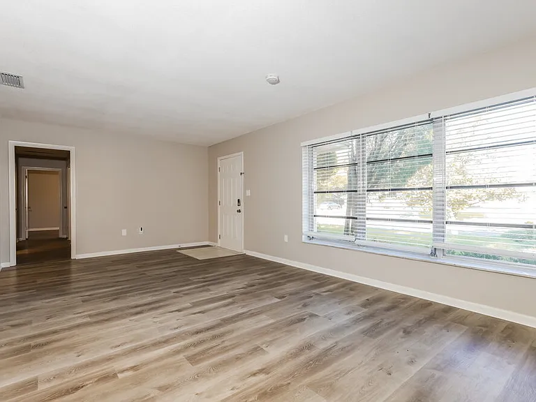 1212 Hunt Ave — Photo 3