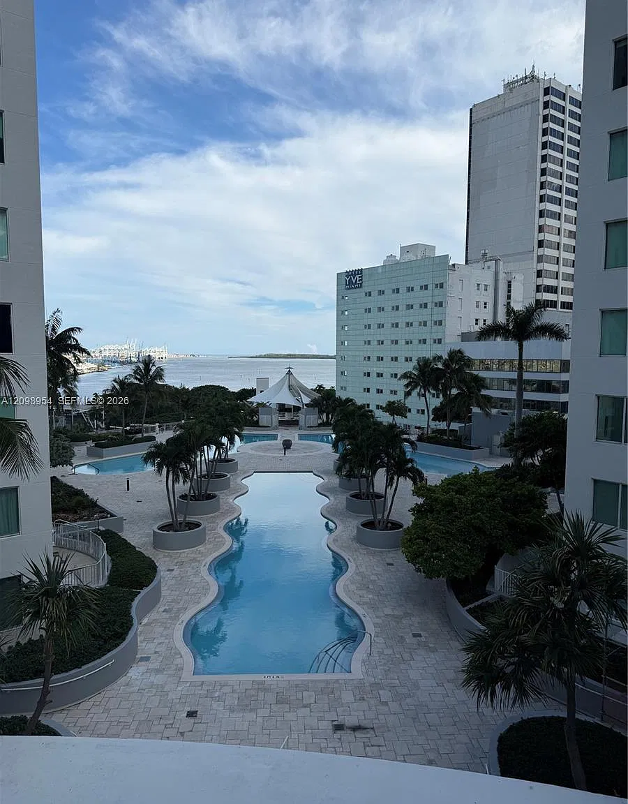 Vizcayne South Condo — Photo 3