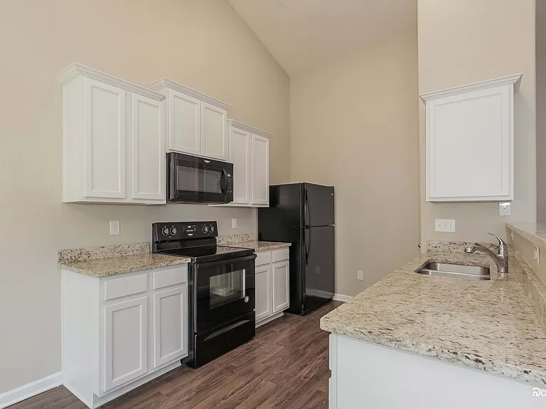 960 Joselynn Dr — Photo 5