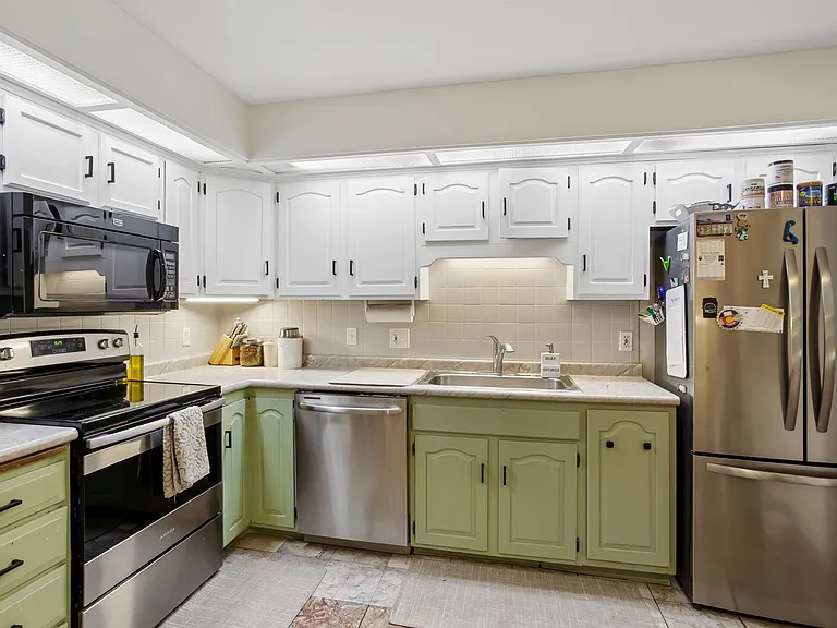 2502 S Yarrow St — Photo 10