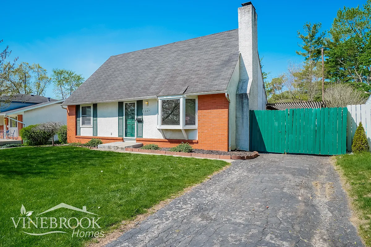 Building Photo - 1147 Carrousel Dr E
