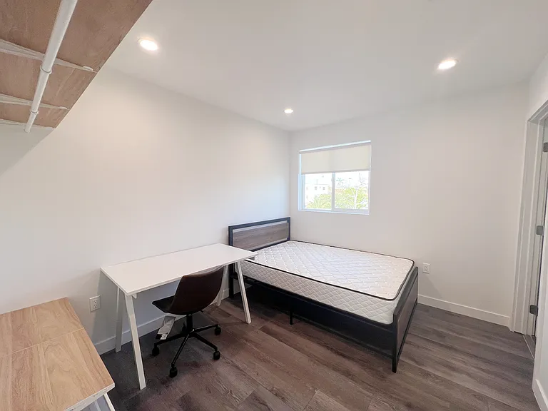 1439 W 37th Dr — Photo 62