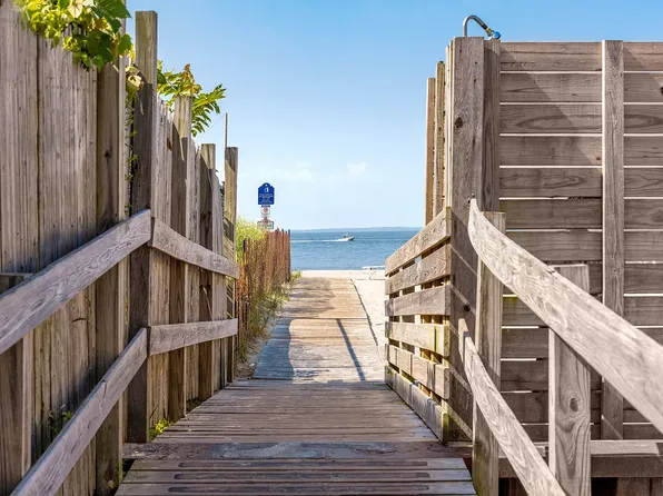 4207 Beach 42 St, Brooklyn, NY 11224