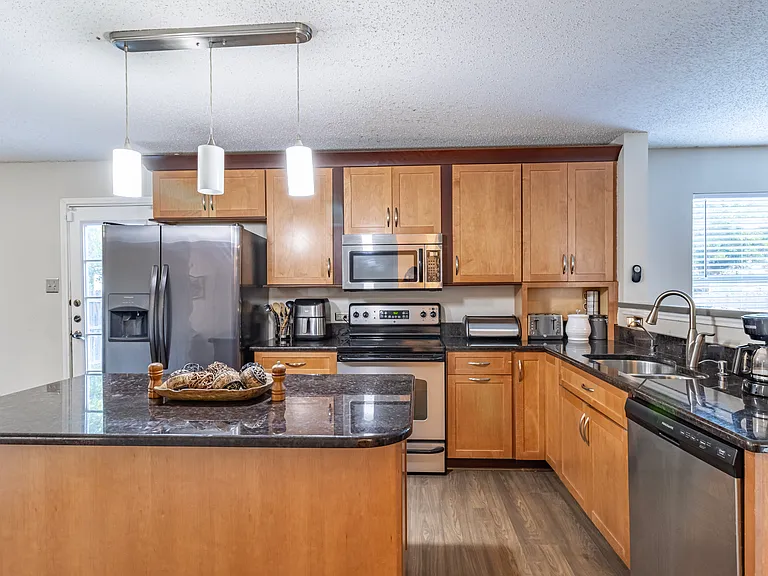 4617 Waterford Dr — Photo 3
