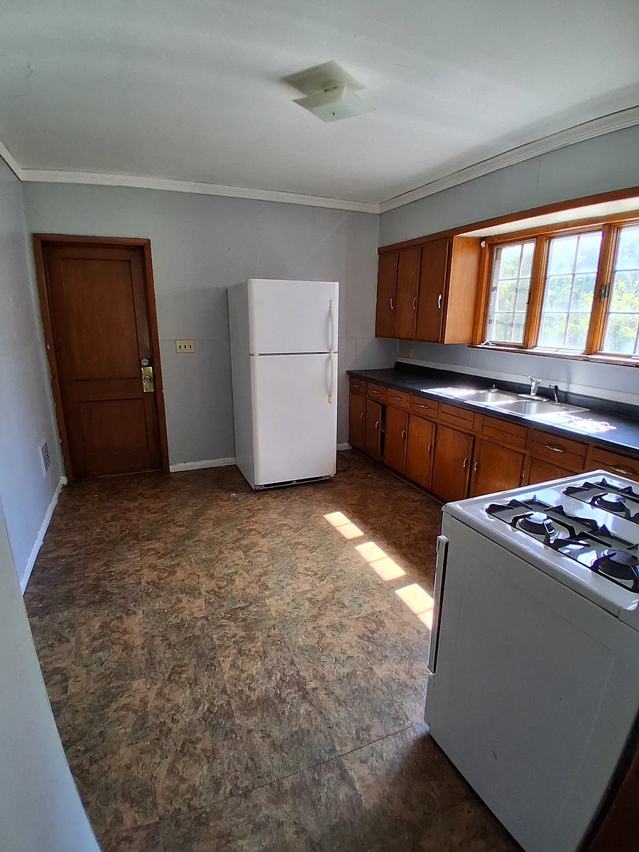 Building Photo - 919 E 22nd St #1F