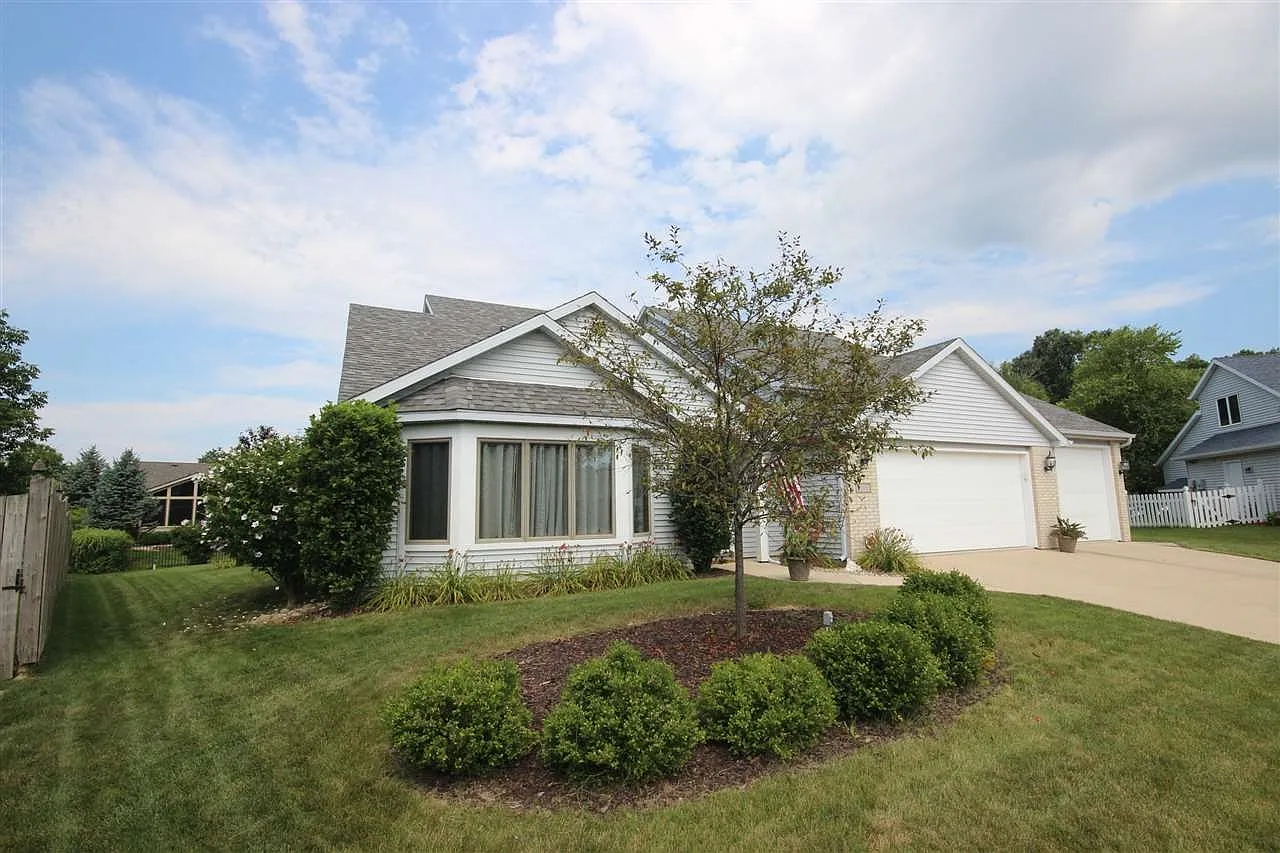 2208 Bluewater Trl photo 1