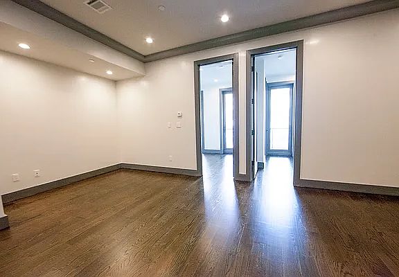 4th image of 240 Troutman St #2B