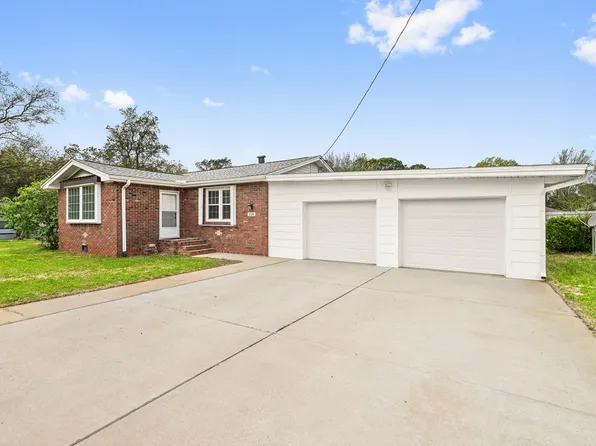 118 Palmetto Ave, Mary Esther, FL 32569