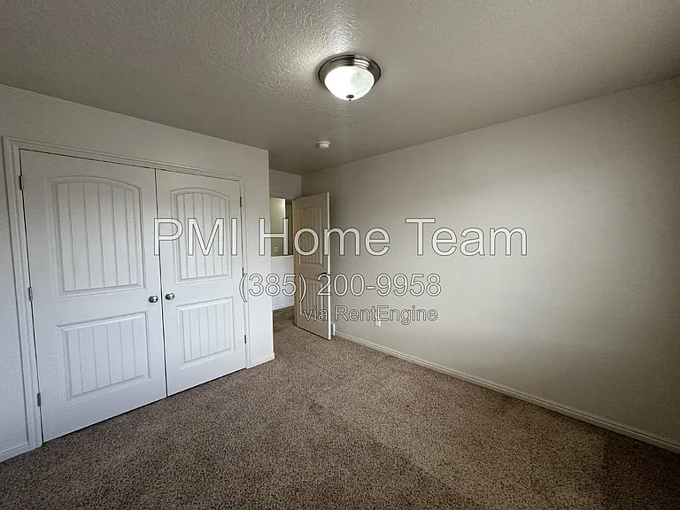 2414 S Andover St — Photo 15