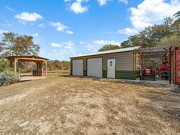 4th image of 936 County Road 375