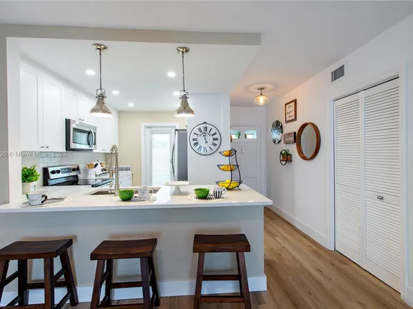 1100 Pine Dr APT 105, Pompano Beach, FL 33060