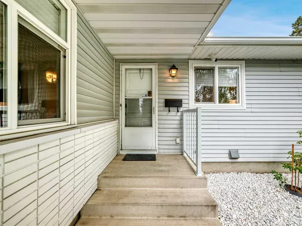 6203 SE Dalmarnock Grn NW, Calgary, AB T3A 1H4