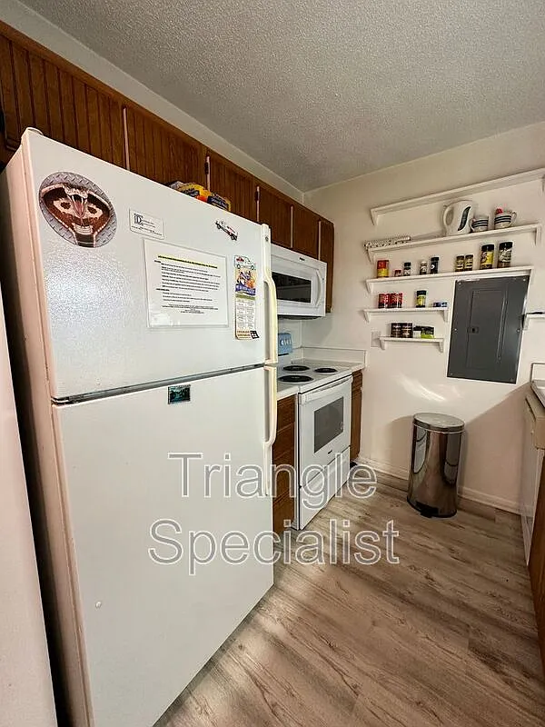 1 bed, 1.0 bath, $615 — Photo 2