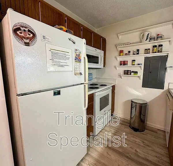 1420 Collegiate Cir #101 — Photo 2