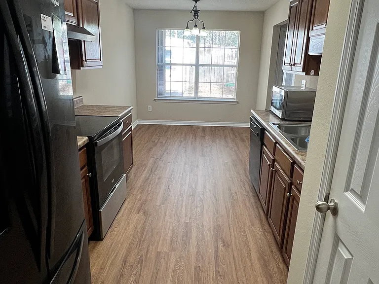8816 Spring Grv N — Photo 16