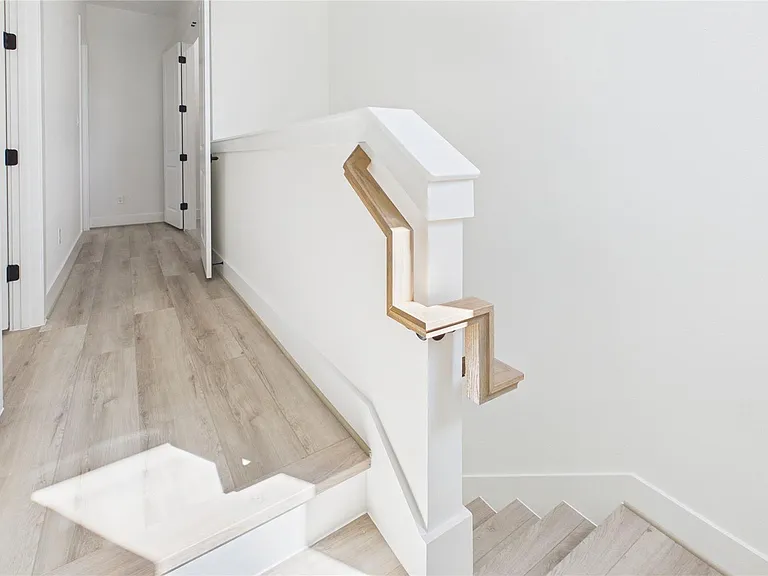 2421 Harrington St — Photo 40
