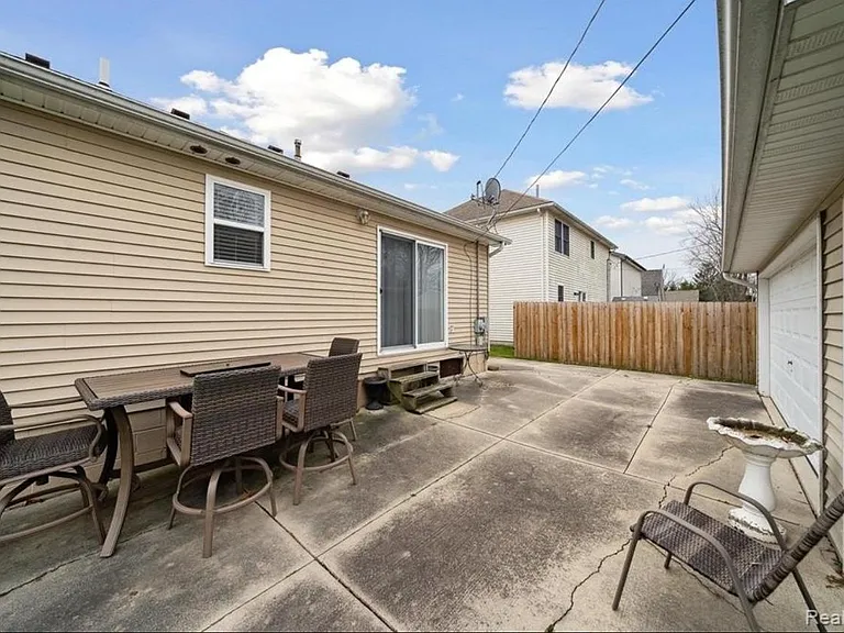 342 Greenwood St — Photo 12