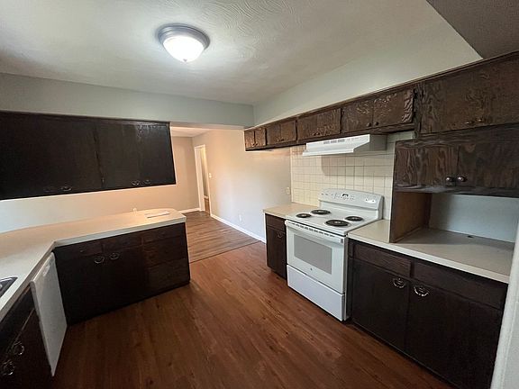 5th image of 2062 E Elm St