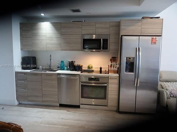 4th image of 121 NE 34th St Unit 1103