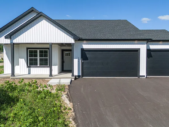 504 Village Ln, Ripon, WI 54971