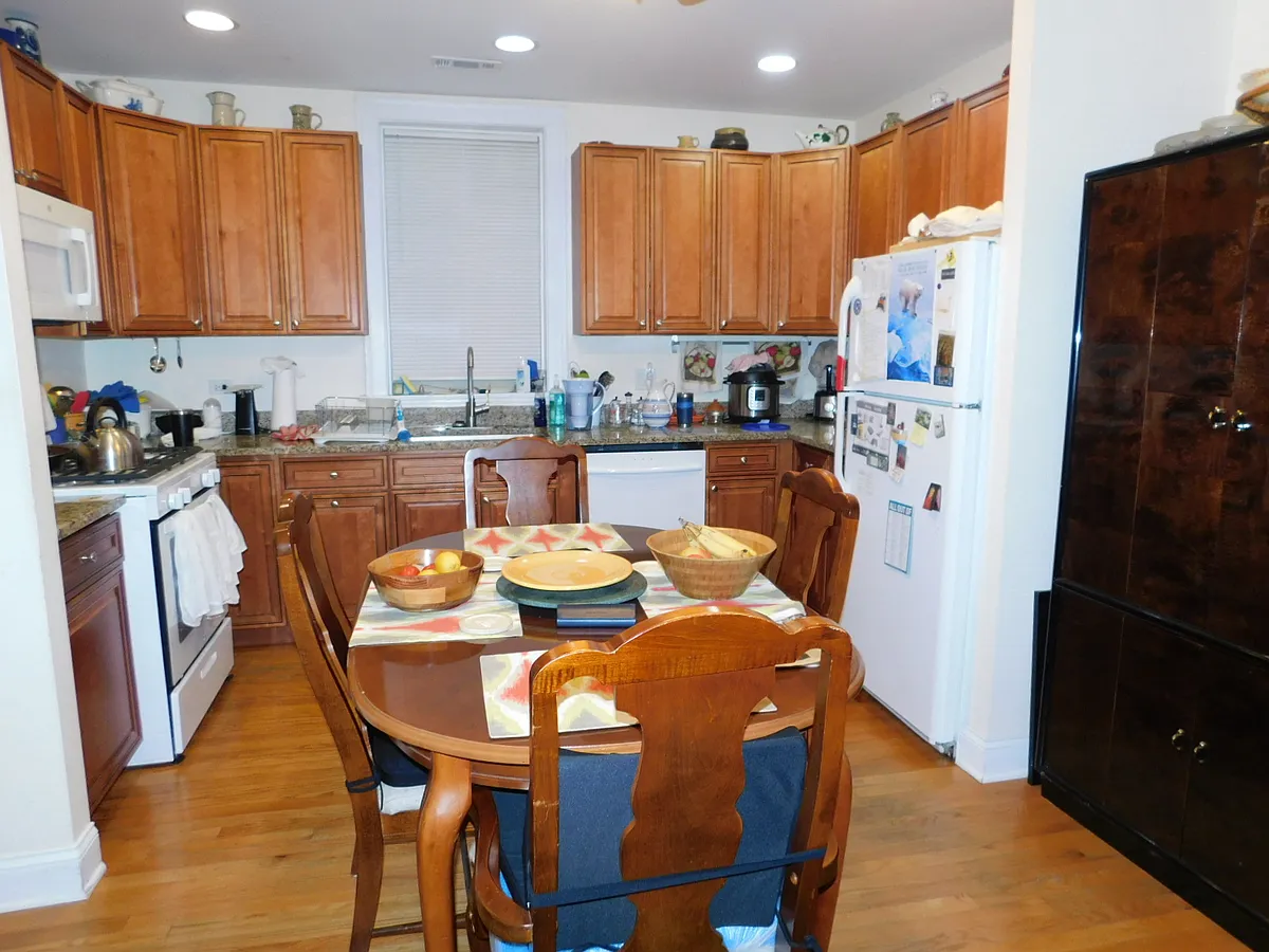 Building Photo - 1817 Monroe St #1