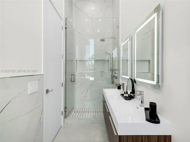 5 bed, 5.0 bath, $29,000 — Photo 3