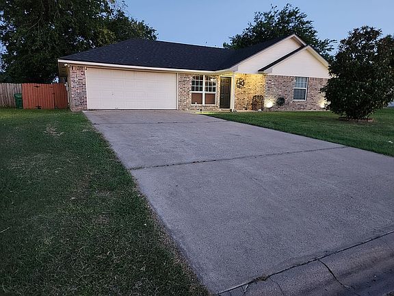 3rd image of 112 Wolf Ln