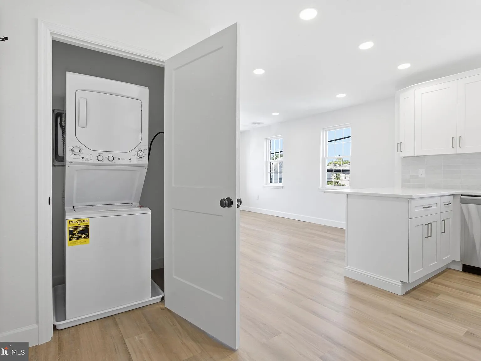 2 bed, 1050 sqft, $2,950 — Photo 4