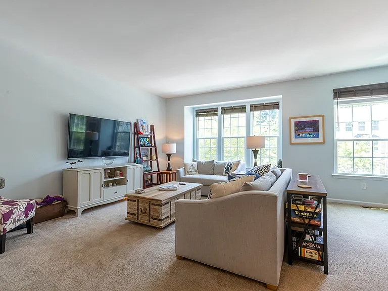 220 W General Grey Ct — Photo 3