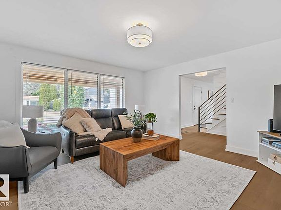 4th image of 98 Wolf Cres NW