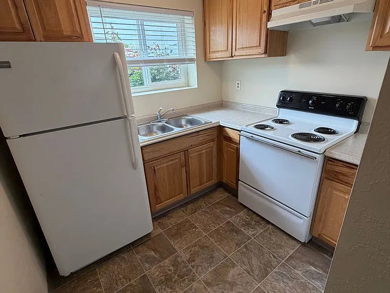 952 NW Sycamore Ave #8 — Photo 7