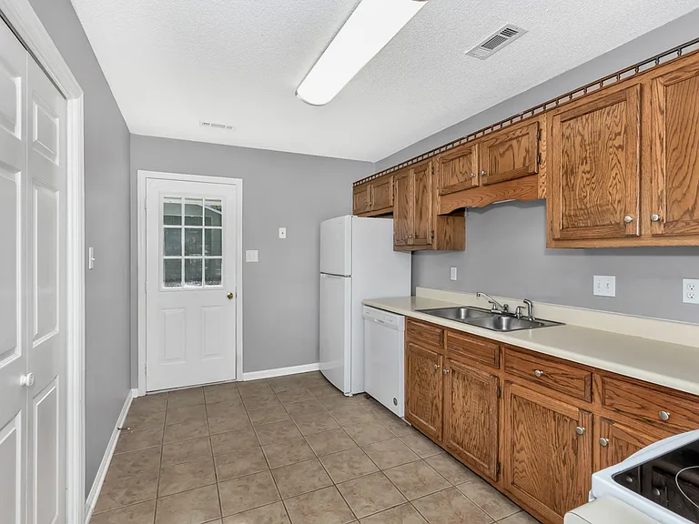 2904 McDonald Dr SW #1 — Photo 8