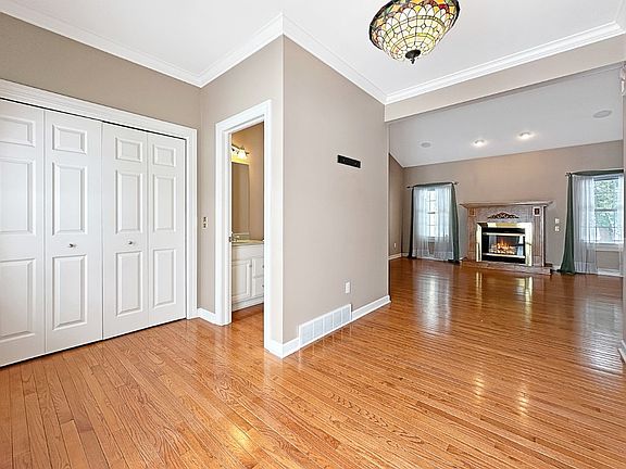 4th image of 5860 Stoneridge Dr