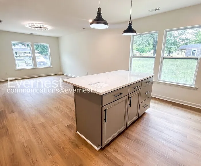 411 E Torbush Dr — Photo 7