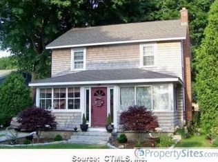 4 Grove Ave, Niantic, CT 06357