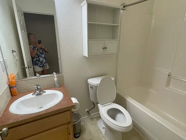 596 Cameron St NE — Photo 11