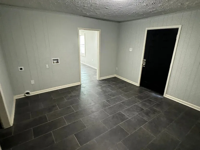 1184 Effie Rd — Photo 8