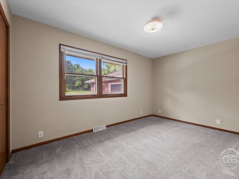 1201 Johnston Dr — Photo 11