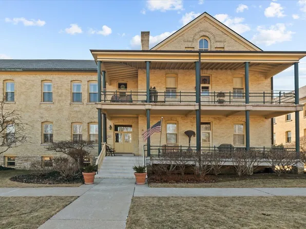 324 Leonard Wood S APT 203, Highland Park, IL 60035